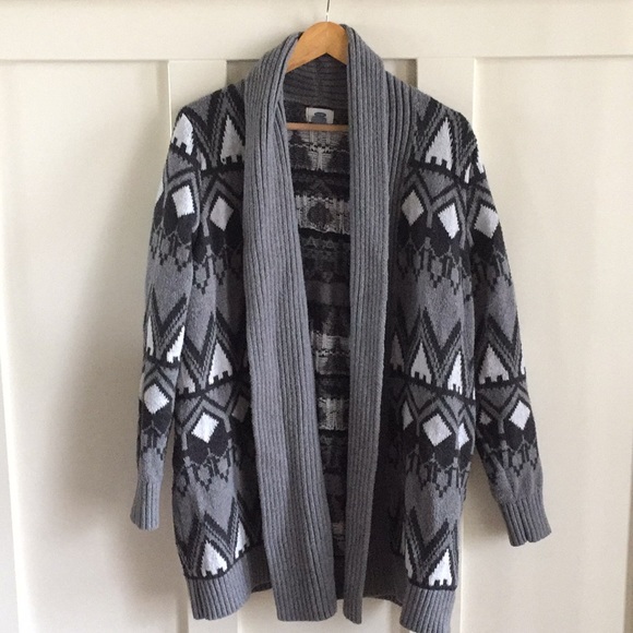 Old Navy Sweaters - Thick Cozy tribal sweater XL Gray Long cardigan